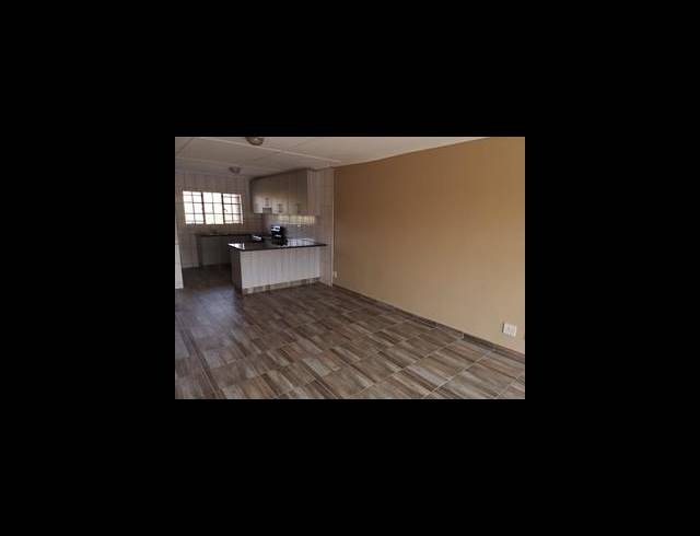 2 BEDROOM APARTMENT TO LET IN PRESTBURY